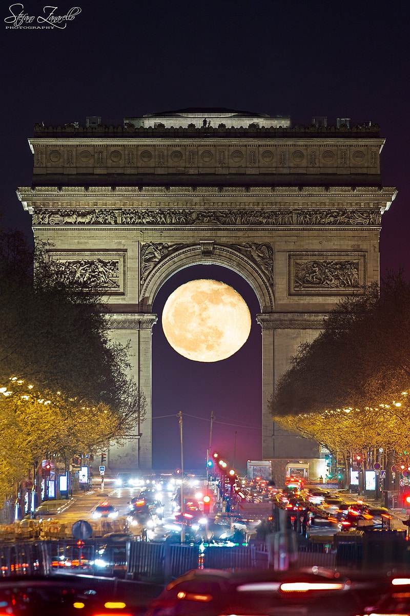 Moon Centered in Arc de Triomphe by Stefano Zanarello